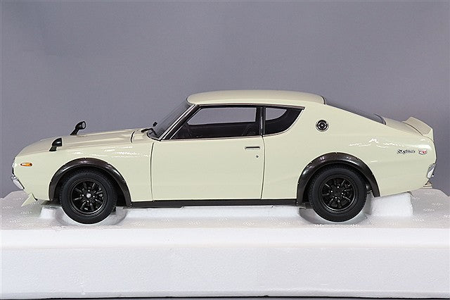 Carica immagine in Galleria Viewer, AUTOart 1/18 Nissan Skyline 2000GT-R (KPGC110) Tuned Ver. White

