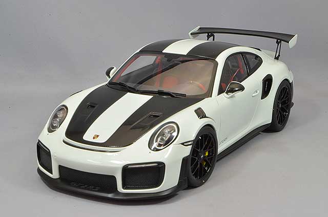 AUTOart 1/18 Porsche 911 (991.2) GT2 RS Weissach Package White / Carbon Black