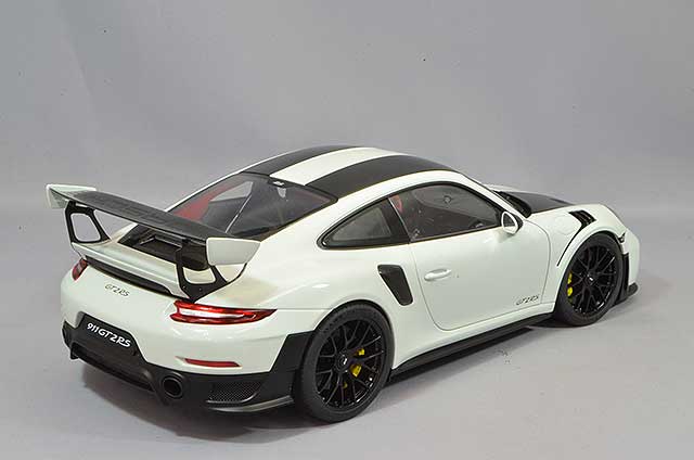 Carica immagine in Galleria Viewer, AUTOart 1/18 Porsche 911 (991.2) GT2 RS Weissach Package White / Carbon Black
