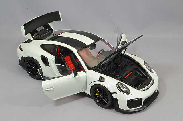 Carica immagine in Galleria Viewer, AUTOart 1/18 Porsche 911 (991.2) GT2 RS Weissach Package White / Carbon Black

