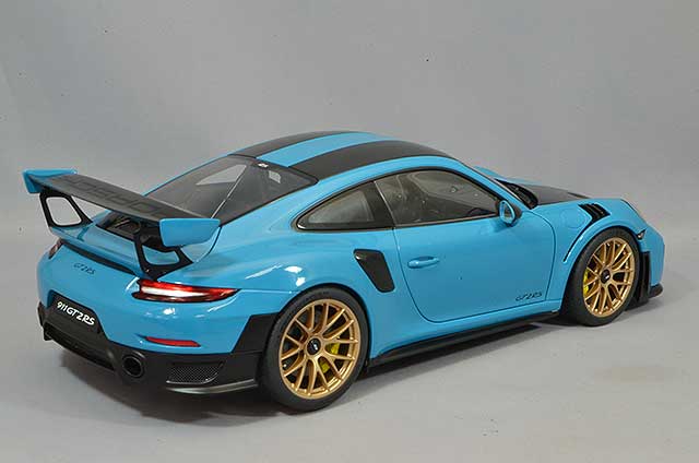 Carica immagine in Galleria Viewer, AUTOart 1/18 Porsche 911 (991.2) GT2 RS Weissach Package Blue / Carbon Black

