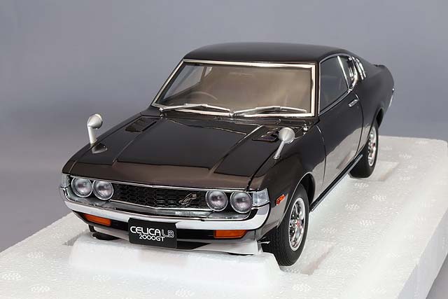 AUTOart 1/18 Toyota Celica Liftback 2000GT (RA25) 1973 Dark Purple Metallic