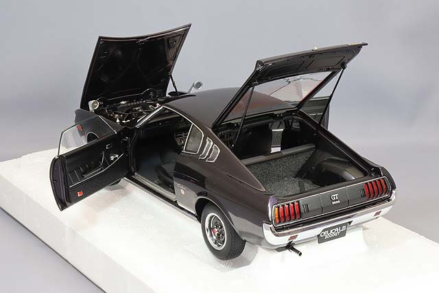Carica immagine in Galleria Viewer, AUTOart 1/18 Toyota Celica Liftback 2000GT (RA25) 1973 Dark Purple Metallic
