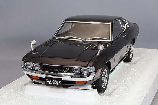 AUTOart 1/18 Toyota Celica Liftback 2000GT (RA25) 1973 Dark Purple Metallic