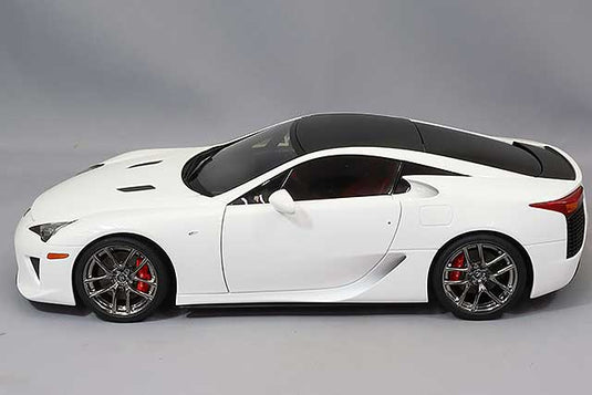 AUTOart 1/18 Lexus LFA Whitest White / Black Carbon