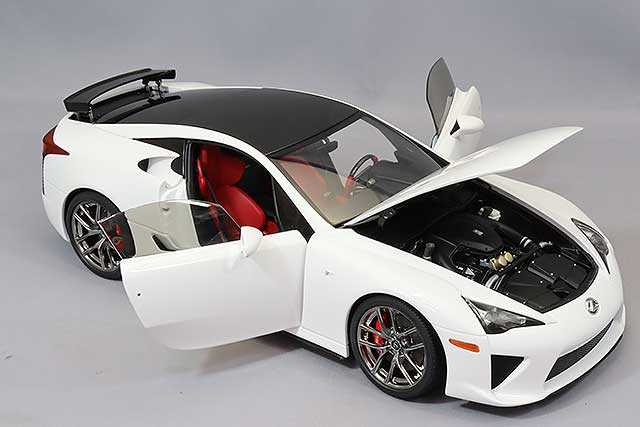 Carica immagine in Galleria Viewer, AUTOart 1/18 Lexus LFA Whitest White / Black Carbon
