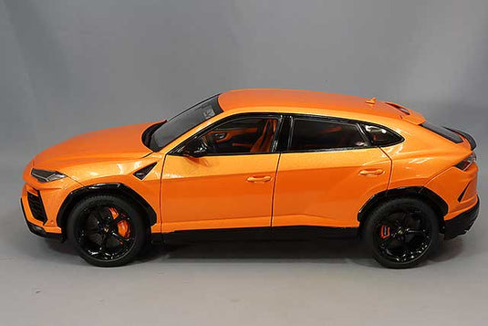 AUTOart 1/18 Lamborghini Urus Pearl Orange
