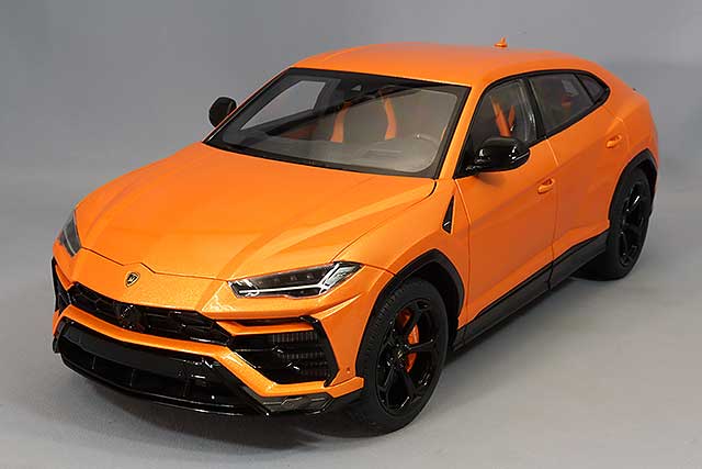AUTOart 1/18 Lamborghini Urus Pearl Orange