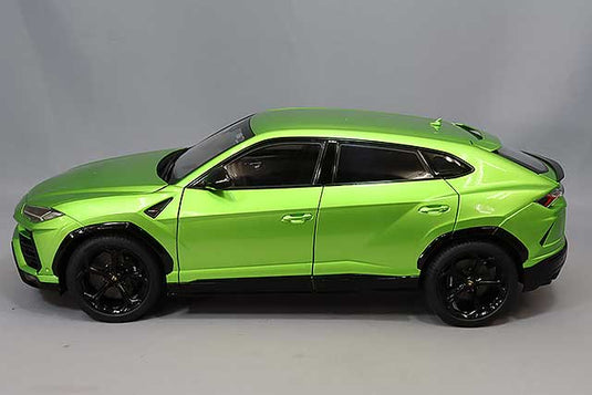 AUTOart 1/18 Lamborghini Urus Pearl Green