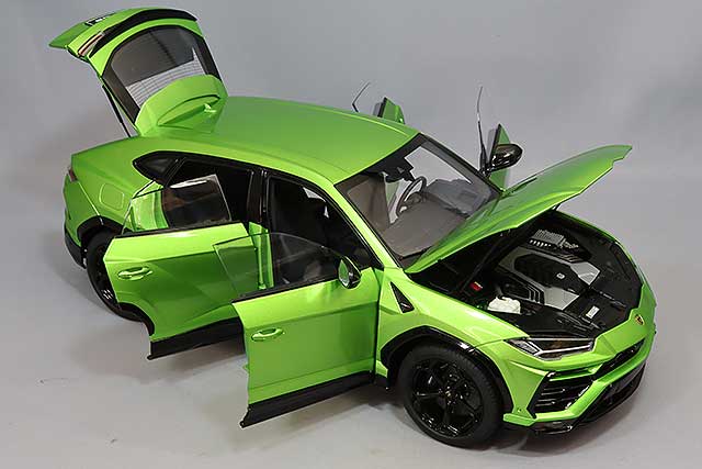Carica immagine in Galleria Viewer, AUTOart 1/18 Lamborghini Urus Pearl Green
