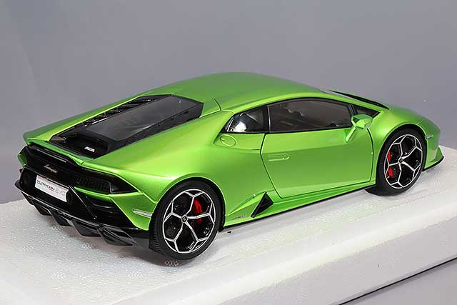 Carica immagine in Galleria Viewer, AUTOart 1/18 Lamborghini Huracan EVO Pearl Green
