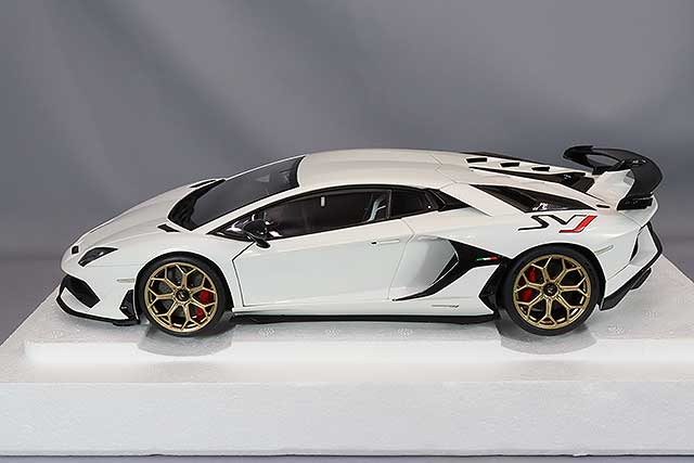 Carica immagine in Galleria Viewer, AUTOart 1/18 Lamborghini Aventador SVJ Pearl White
