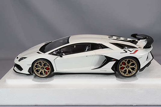 AUTOart 1/18 Lamborghini Aventador SVJ Pearl White