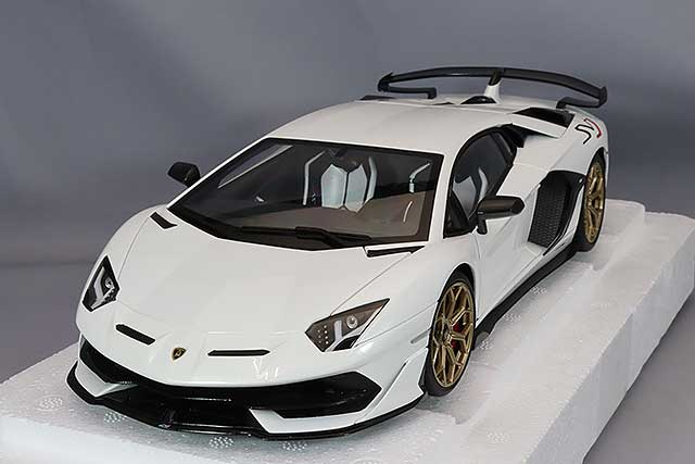 AUTOart 1/18 Lamborghini Aventador SVJ Pearl White