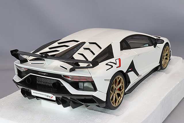 Carica immagine in Galleria Viewer, AUTOart 1/18 Lamborghini Aventador SVJ Pearl White
