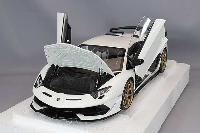 Carica immagine in Galleria Viewer, AUTOart 1/18 Lamborghini Aventador SVJ Pearl White
