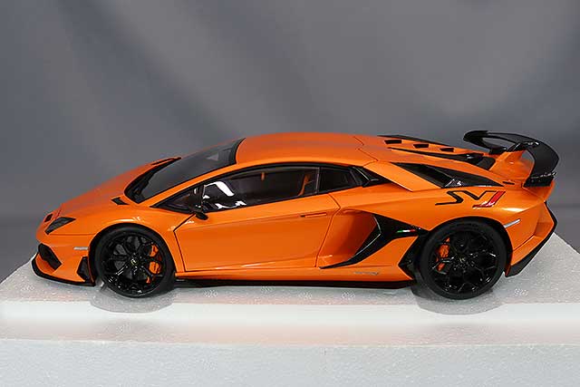 Carica immagine in Galleria Viewer, AUTOart 1/18 Lamborghini Aventador SVJ Pearl Orange
