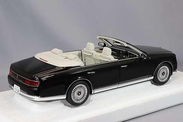 Carica immagine in Galleria Viewer, AUTOart 1/18 Toyota Century Convertible &quot;Kamui&quot; Eternal Black
