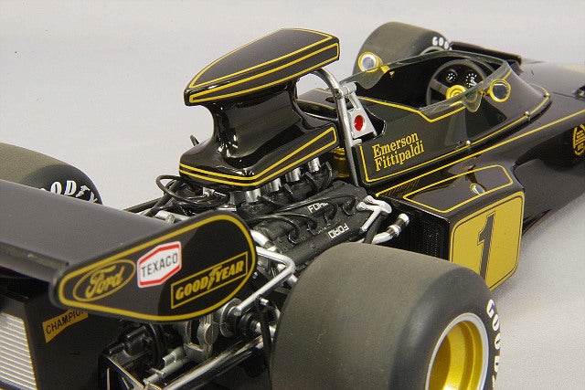 Laden Sie das Bild in Galerie -Viewer, AUTOart 1/18 Lotus 72E 1973 F1 #1 E. Fittipaldi
