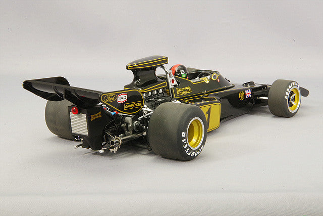 Laden Sie das Bild in Galerie -Viewer, AUTOart 1/18 Lotus 72E 1973 F1 #1 E. Fittipaldi with Driver Figure
