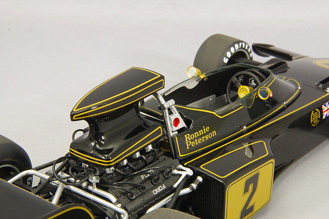 Laden Sie das Bild in Galerie -Viewer, AUTOart 1/18 Lotus 72E 1973 F1 #2 R. Peterson
