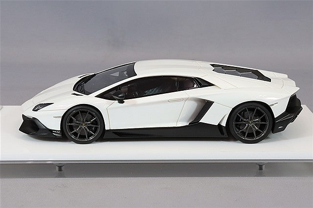 Cargue la imagen en el visor de la galería, EIDOLON 1/43 Lamborghini Aventador LP720-4 50° Anniversario 2013 Pearl White (Pink Effect)
