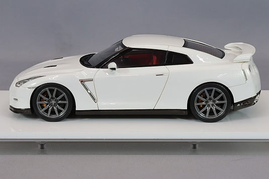 EIDOLON 1/43 Nissan GT-R 2014 Brilliant White Pearl