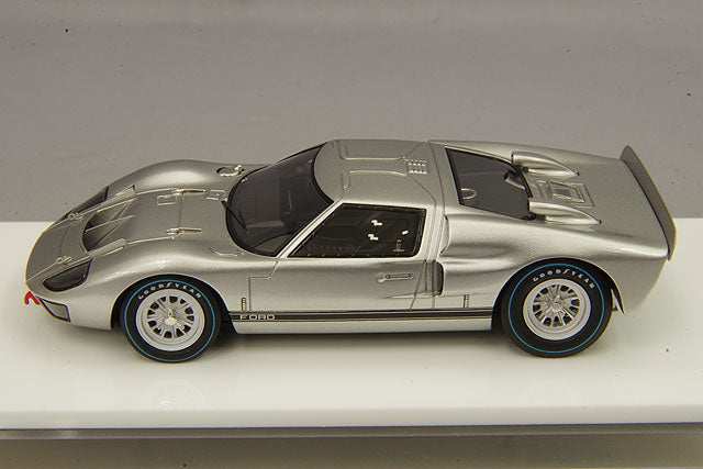 Laden Sie das Bild in Galerie -Viewer, EIDOLON 1/43 Ford GT40 Mk.II Street Ver. 1966 Silver
