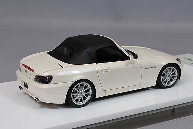 Load image into Gallery viewer, EIDOLON 1/43 Honda S2000 (AP2) 2005 Platinum White Pearl

