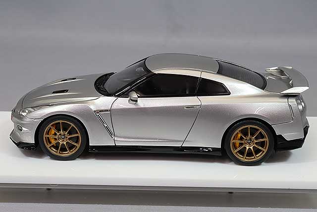 Load image into Gallery viewer, EIDOLON 1/43 Nissan GT-R Premium Edition T-spec 2024 Ultimate Metal Silver
