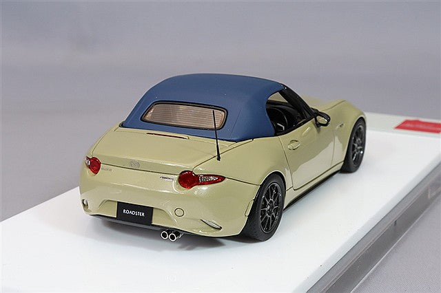 Cargue la imagen en el visor de la galería, EIDOLON 1/43 Mazda Roadster (ND) &quot;990S&quot; 2022 Zircon Sand Metallic
