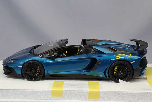 EIDOLON 1/18 Lamborghini Aventador LP750-4 SV Roadster 2015 Artemis Green (Yellow Large SV Logo)