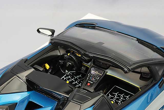 Carica immagine in Galleria Viewer, EIDOLON 1/18 Lamborghini Aventador LP750-4 SV Roadster 2015 Artemis Green (Yellow Large SV Logo)

