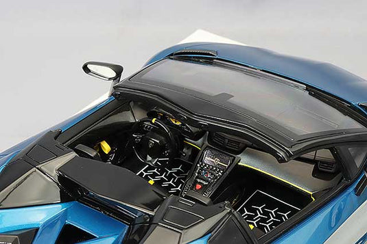EIDOLON 1/18 Lamborghini Aventador LP750-4 SV Roadster 2015 Artemis Green (Yellow Large SV Logo)