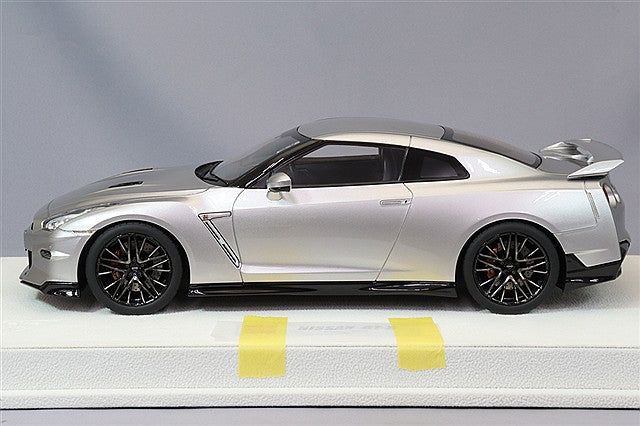 Carica immagine in Galleria Viewer, EIDOLON 1/18 Nissan GT-R Premium Edition 2024 Ultimate Metal Silver
