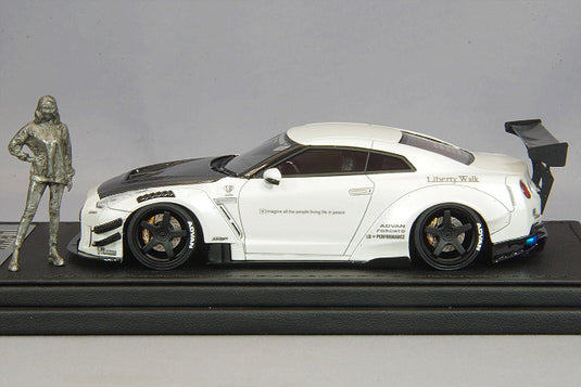 Overseas Model Ignition Model 1/43 LB-WORKS Nissan GT-R R35 Type 2 White with Chisaki Kato Metal Figure IG2553