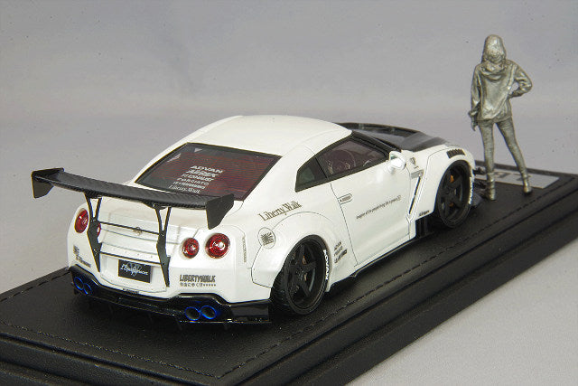 Carica immagine in Galleria Viewer, Overseas Model Ignition Model 1/43 LB-WORKS Nissan GT-R R35 Type 2 White with Chisaki Kato Metal Figure IG2553
