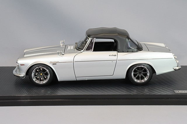 Cargue la imagen en el visor de la galería, ignition model 1/18 Datsun Fairlady 2000 (SR311) Silver
