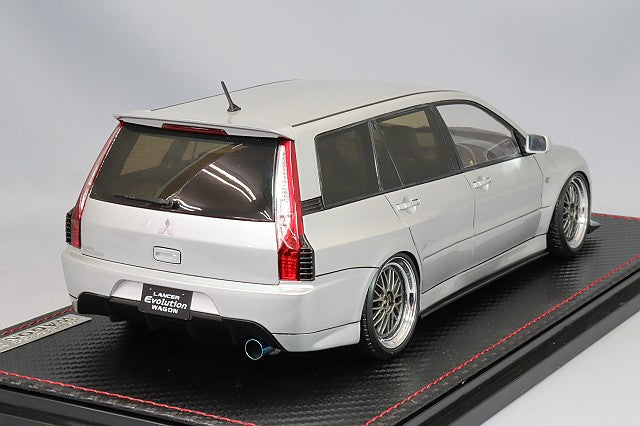 Carica immagine in Galleria Viewer, Overseas Model Ignition Model 1/18 Mitsubishi Lancer Evolution Wagon (CT9W) Silver with 4G63-MIVEC Engine IG2769
