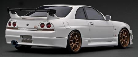 Laden Sie das Bild in Galerie -Viewer, ignition model 1/18 Nissan Skyline GT-R (BCNR33) White
