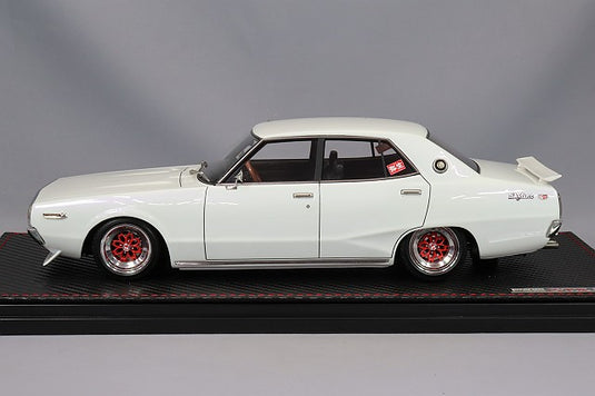 Overseas Model Ignition Model 1/18 Nissan Skyline 2000 GT-X (GC110) Pearl White w/ Yayoi 14-inch Wheels (Polished/Red) with L28 Kai Engine IG3268