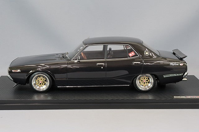 Carica immagine in Galleria Viewer, Ignition Model 1/18 Nissan Skyline 2000 GT-X (GC110) Black Metallic w/ Yayoi 14-inch Wheels (Polished/Gold) IG3269
