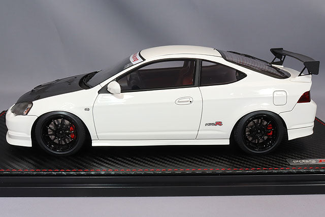 Laden Sie das Bild in Galerie -Viewer, Ignition Model 1/18 Honda Integra (DC5) TYPE R White w/ CE28N Type 18-inch Wheels &amp; K20A VTEC Engine IG3324
