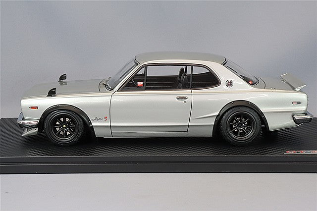 Carica immagine in Galleria Viewer, Ignition Model 1/18 Nissan Skyline 2000 GT-R (KPGC10) Silver w/ RS Watanabe 15-inch Wheels (Gunmetallic) IG3613
