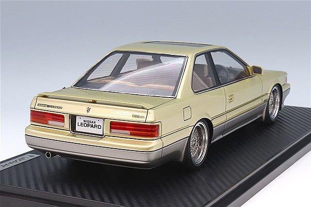 Carica immagine in Galleria Viewer, Ignition Model 1/18 Nissan Leopard Ultima V30 Twin Cam Turbo (F31) Gold/Silver w/ BBS RS Type 17-inch Wheels (Polished/Silver) IG3815
