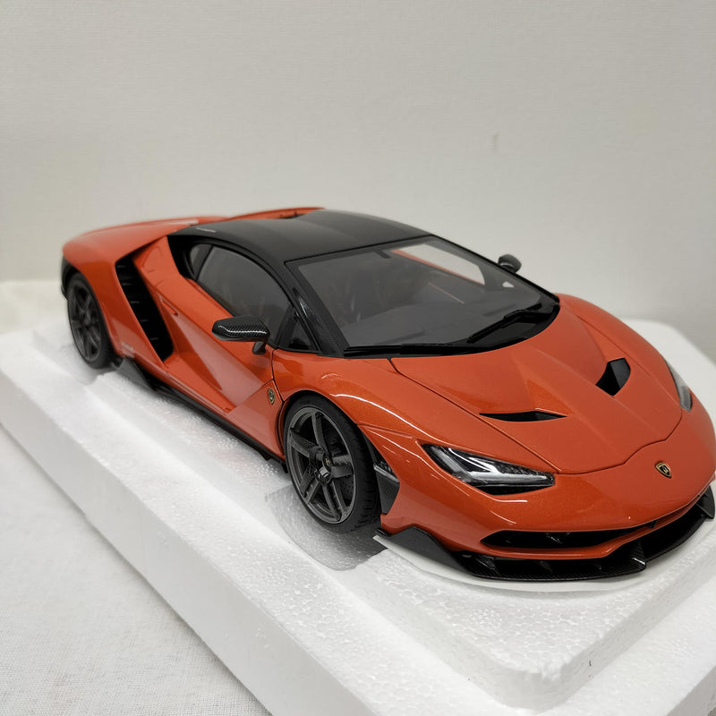Laden Sie das Bild in Galerie -Viewer, AUTOart 1/18 Lamborghini Centenario (Pearl Orange)– Used
