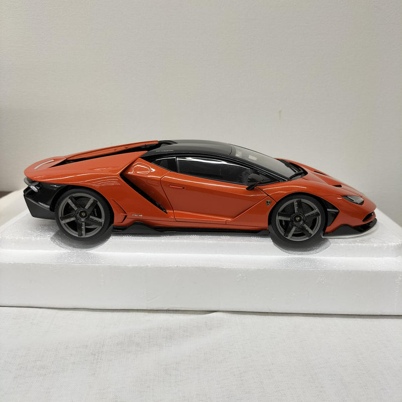 Laden Sie das Bild in Galerie -Viewer, AUTOart 1/18 Lamborghini Centenario (Pearl Orange)– Used
