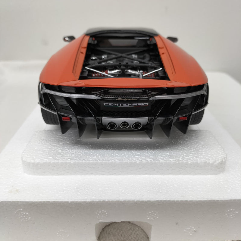 Laden Sie das Bild in Galerie -Viewer, AUTOart 1/18 Lamborghini Centenario (Pearl Orange)– Used
