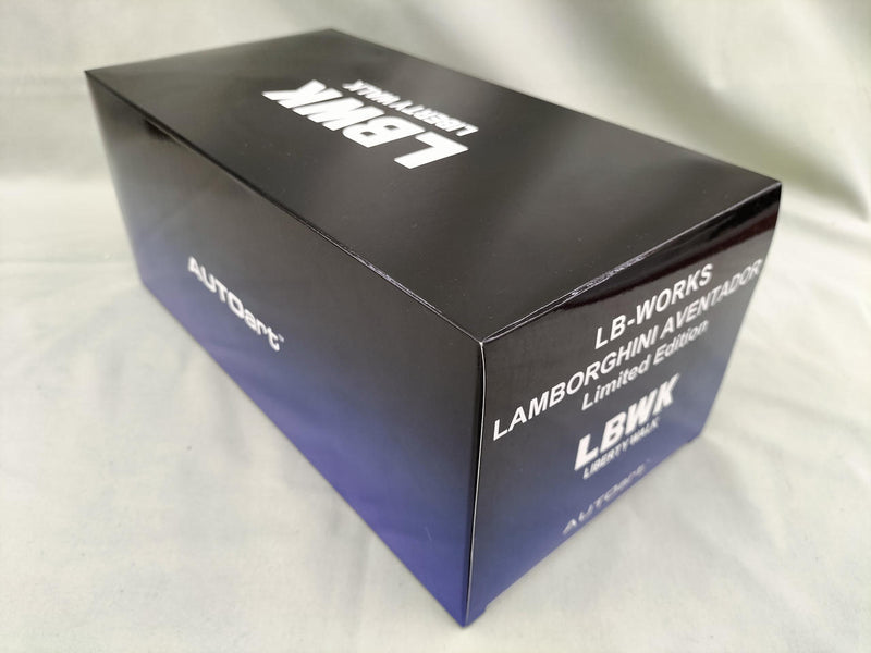 Load image into Gallery viewer, AUTOart Lamborghini Aventador Green 1/18 Scale Car– Used
