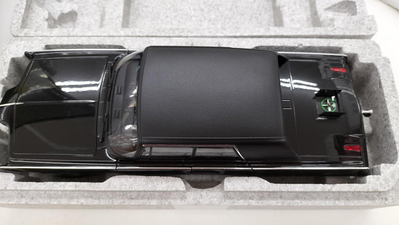 Laden Sie das Bild in Galerie -Viewer, AUTOart &quot;The Green Hornet&quot; Black Beauty 1/18 Diecast Car– Used
